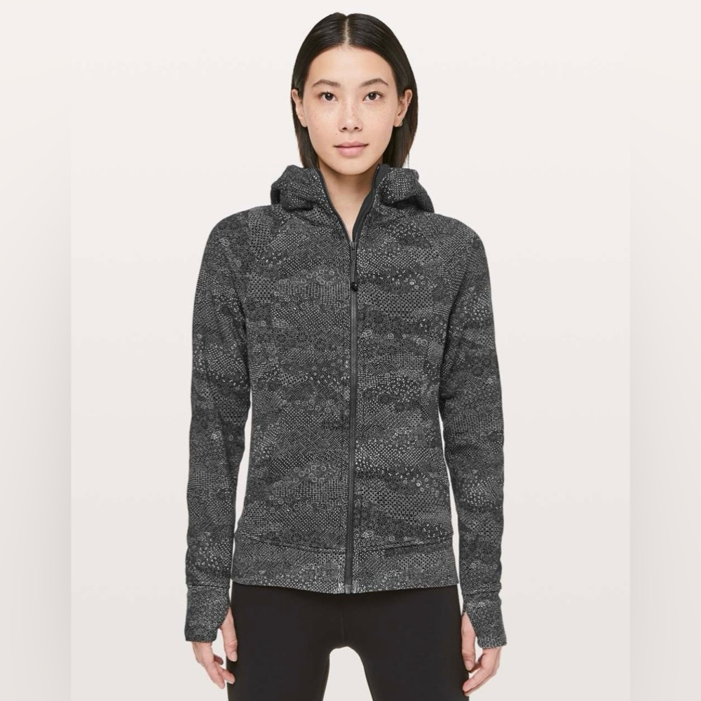 Lululemon Scuba Hoodie *Light Cotton Fleece
Meisai White Black